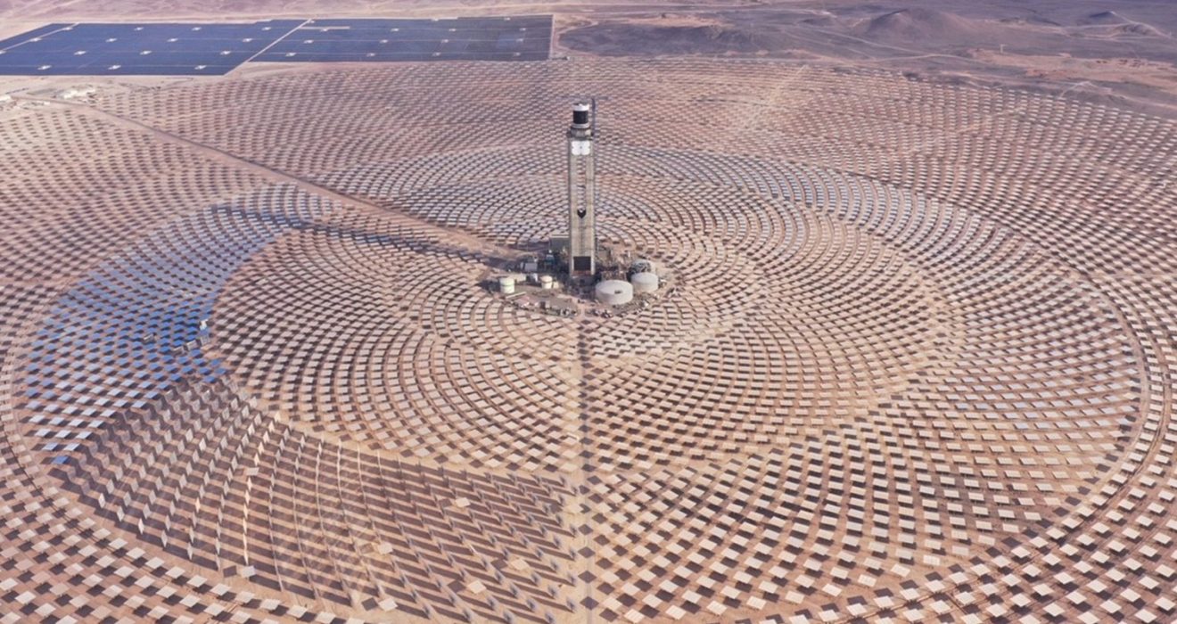 A 240-meter solar thermal tower surrounded by mirrors in Latin America